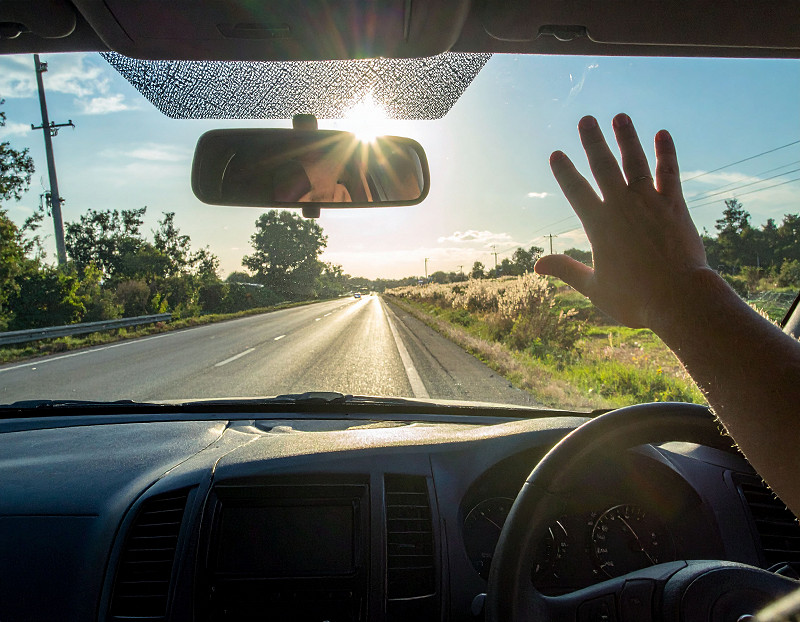 Glare Reduction for Safer, Cooler Driving